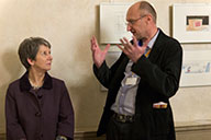 Nationalratspräsidentin Mag Barbara Prammer und Karikaturist Oliver Schopf im Wiener Parlament bei der Vernissage der Ausstellung Karikaturen im Parlament, die am 16.1.2012 eröffnet worden war.