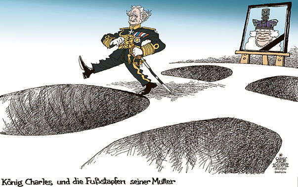 Oliver Schopf, politischer Karikaturist aus Österreich, politische Karikaturen aus Österreich, Karikatur Cartoon Illustrationen Politik Politiker Europa 2022: GROSSBRITANNIEN QUEEN TOD CHARLES III KÖNIG FUSSSTAPFEN GROSS HINEINTRETEN

