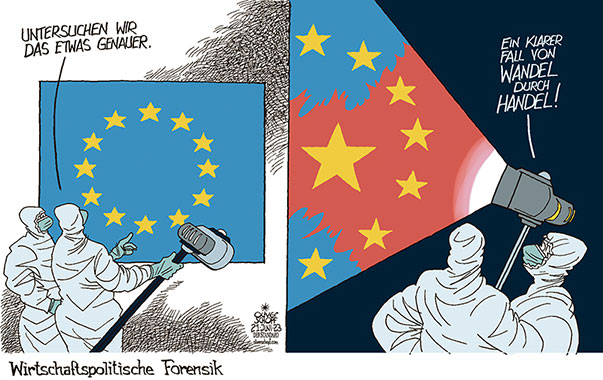 Oliver Schopf, politischer Karikaturist aus Österreich, politische Karikaturen aus Österreich, Karikatur Cartoon Illustrationen Politik Politiker Europa 2023: EU EUROPÄISCHE UNION CHINA WANDEL DURCH HANDEL UNTERWANDERUNG FORENSIK SPURENSUCHE WIRTSCHAFT POLITIK EINFLUSS MACHT 
