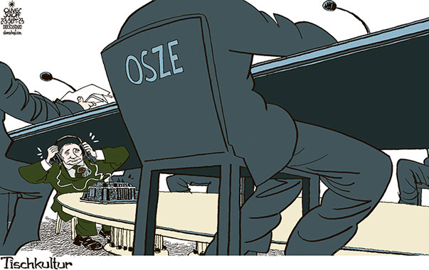 Oliver Schopf, politischer Karikaturist aus Österreich, politische Karikaturen aus Österreich, Karikatur Cartoon Illustrationen Politik Politiker Europa 2023: RUSSLAND PUTIN OSZE WIEN ORGANISATION FÜR SICHERHEIT UND ZUSAMMENARBEIT IN EUROPA UNTERWANDERUNG INFILTRATION ABHÖREN TISCH




