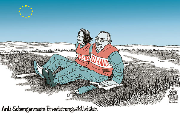 Oliver Schopf, politischer Karikaturist aus Österreich, politische Karikaturen aus Österreich, Karikatur Cartoon Illustrationen Politik Politiker Österreich 2022: EU SCHENGENRAUM ERWEITERUNG KAROLINE EDTSTADLER GERHARD KARNER PROTEST KLEBEN STRASSE MIGRATION ASYL FLÜCHTLINGE VETO RUMÄNIEN BULGARIEN
