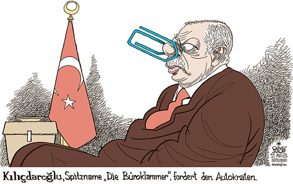 Oliver Schopf, politischer Karikaturist aus Österreich, politische Karikaturen aus Österreich, Karikatur Cartoon Illustrationen Politik Politiker international 2023: TÜRKEI WAHLEN PARLAMENT PRÄSIDENT ERDOGAN KILICDAROGLU BÜROKLAMMER AUTOKRAT FLAGGE FAHNE EINKLEMMEN NASE
