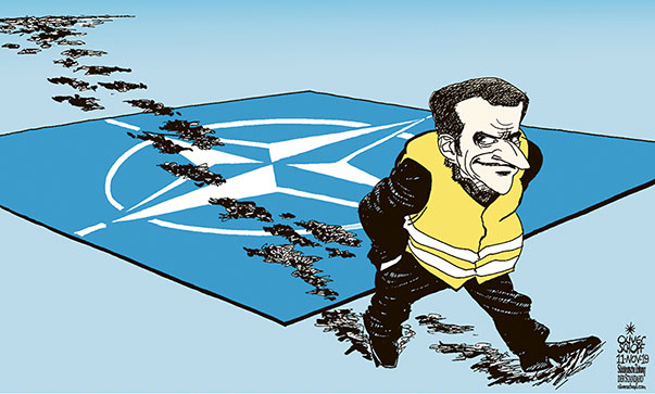 Oliver Schopf, editorial cartoons from Austria, cartoonist from Austria, Austrian illustrations, illustrator from Austria, editorial cartoon International 2019  NATO MACRON CRITICISM BRAIN DEAD PROTES YELLOW VESTS DIRT MUD SHOES  


