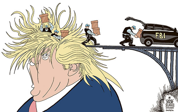 Oliver Schopf, politischer Karikaturist aus Österreich, politische Karikaturen aus Österreich, Karikatur Cartoon Illustrationen Politik Politiker international 2022: USA DONALD TRUMP RAZZIA MAR A LAGO FBI FRISUR DURCHEINANDER UNTERLAGEN KISTEN 
